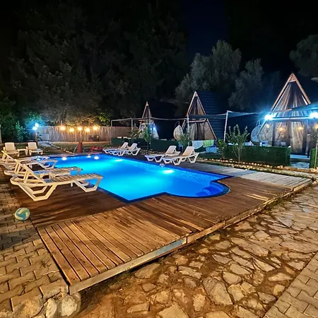 Antalya Havuzlu Luxusní stan Duraliler
